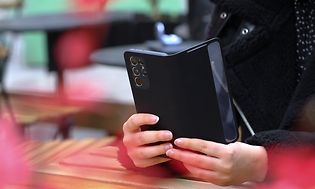 Musta Samsung Galaxy suoja