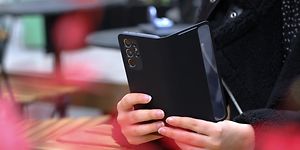 Musta Samsung Galaxy suoja