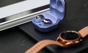 Langaton latausalusta kolmelle Samsung Galaxy -tuotteelle