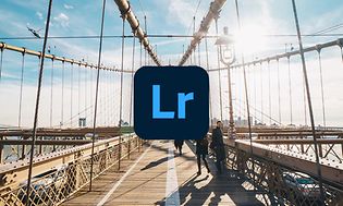 Brooklyn-sillan kävelytiekuvan päällä Adobe Lightroom -logo