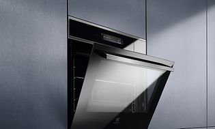 Uuni, jossa on sisäänrakennettu paistolämpömittari Electrolux 161259