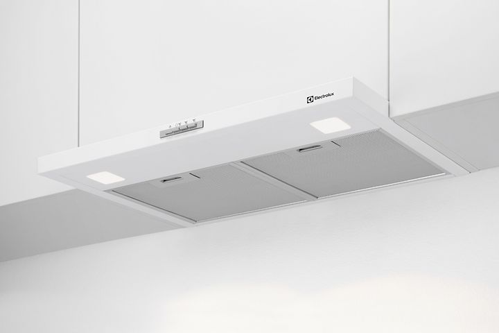 Keittiön kaapistoon asennettu Electrolux-liesituuletin