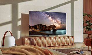 Neo QLED bundle - Samsung Neo QLED TV olohuoneessa