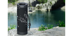 Sony SRS XB23 veden äärellä