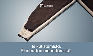 Ruskea neulepaita beigen neulepaidan päällä ja teksti suomeksi