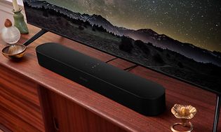 Sonos Beam 2 -soundbar TV:n edessä