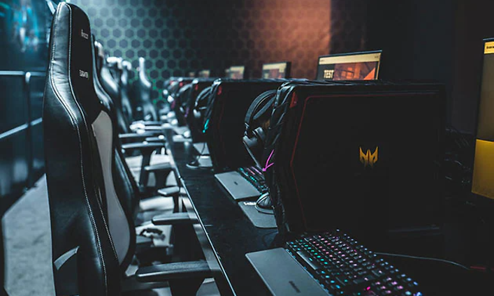 gaming set-upeja rivissä