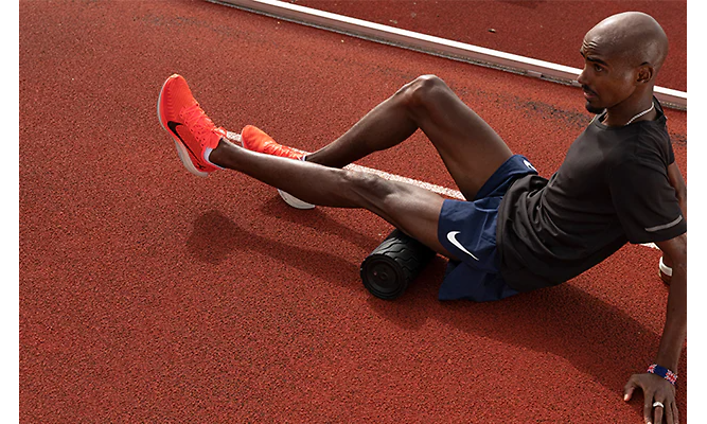 Olympiamestari Sir Mo Farah käyttää Therabody-aaltosarjan rullaa