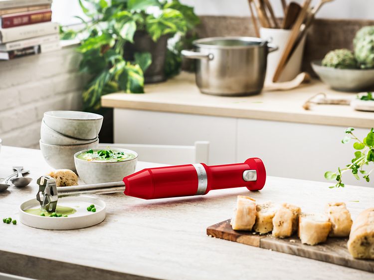Punainen langaton KitchenAid-sauvasekoitin