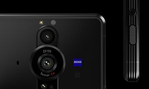 Lähikuva Sony Xperia PRO-I -puhelimen kameran Zeiss-linssistä