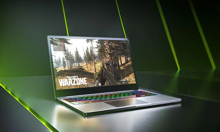 Pelikannettava CoD Warzone pelin ollessa ruudulla