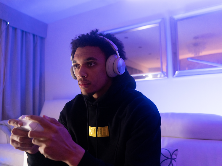 Beoplay Portal ja Trent Alexander-Arnold