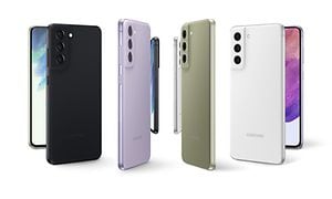 Samsung Galaxy S21 FE -älypuhelinmalli eri väreissä