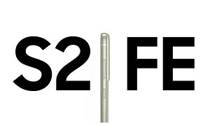 Samsung Galaxy S21 FE lyhennettynä kirjain ja numeroyhdistelmiin S2 ja FE, niiden keskellä kuva puhelimen sivuprofiilista