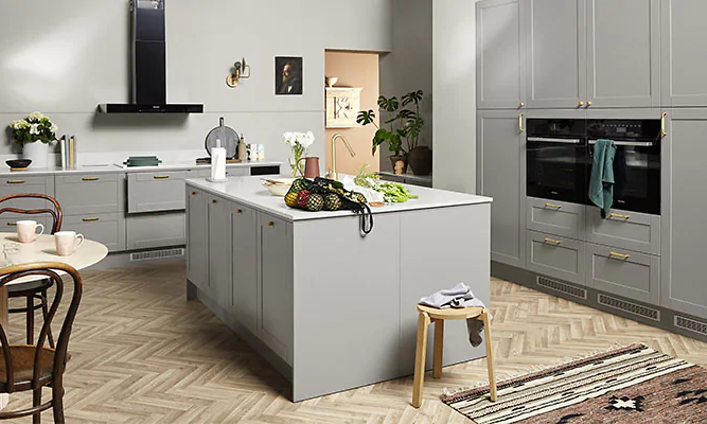 Teräksenharmaa Epoq Shaker -keittiö