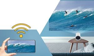 The Freestyle-projektori projisoi älypuhelimen avulla kuvaa surffareista seinälle 
