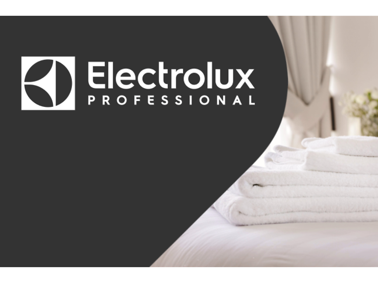 Electrolux Professional -teksti ja kuva valkoisista pyyhkeistä sängyllä