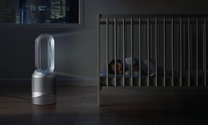 Dyson Pure Hot&Cool Link - pimeässä makuuhuoneessa