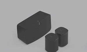 Kolme mustaa Sonos-kaiutinta