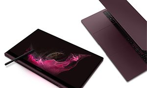 Kaksi Galaxy Book2 Pro 360 -laitetta ja S Pen -styluskynä