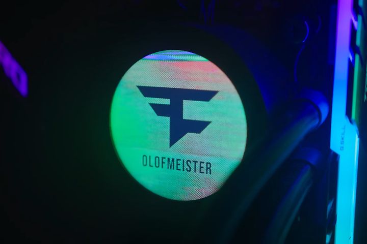 Kuvakaappaus Olofmeister gaming-videosta, jossa pelaajan oma logo