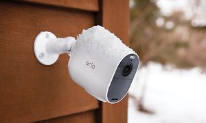 Lumen peittämä Arlo Essential -valvontakamera