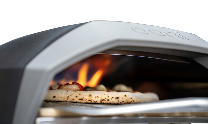 Pizzaa kuumassa pizzauunissa