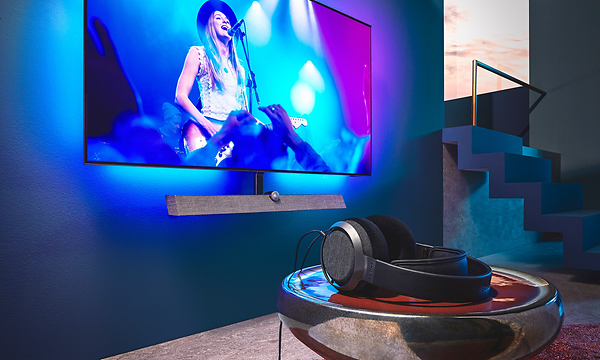 Philips OLED 935 -televisio ja soundbar-kaiutin