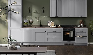 Vaalean Steel Grey -värisen Epoq Shaker -keittiön sisustuksen yksityiskohtia