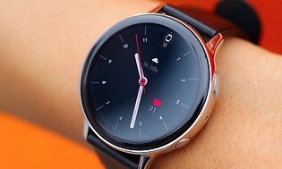 Samsung - Sport watch - Closeup of a persons wrist with a samsung galaxy watch active 2 - 630x630