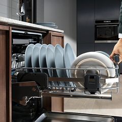 Comfortlift-nostomekanismin ansiosta alempi kori liukuu helposti ulos ja nousee täydelliseen työskentelykorkeuteen.