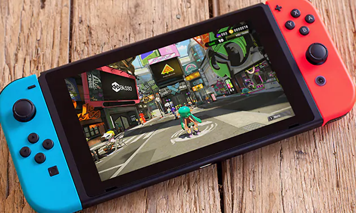 Nintendo Switch -laite puisella alustalla