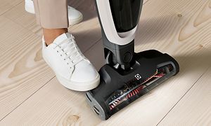 Electrolux-varsi-imurien BrushRollClean-toiminto