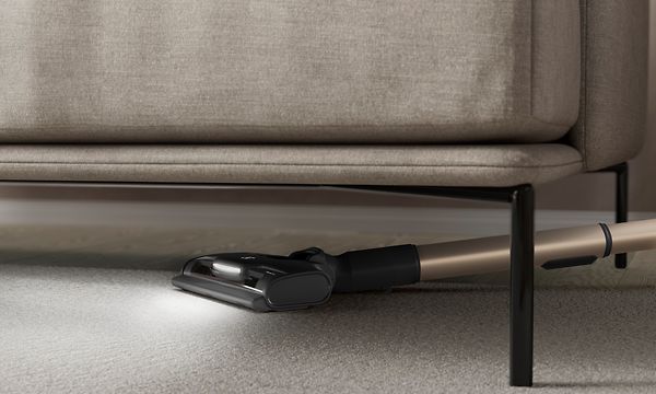 Electrolux-varsi-imurissa on valo, joka helpottaa sohvan alta imuroimista