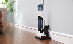 Roborock Dyad -varsi-imuri latausasemassa
