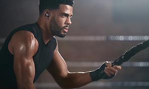 Jabra Elite Active 75t treenaavan miehen käytössä