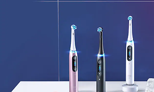 Oral-B iO -sähköhammasharja kolmessa eri värissä