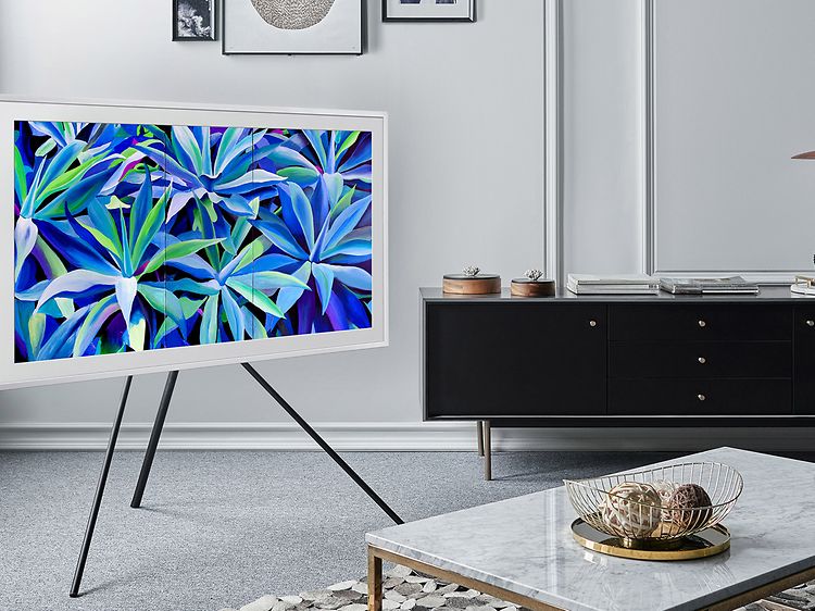 Samsung-TV-The Frame 2021 olohuoneessa