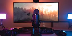 Blue Yeti X -mikrofoni pöydällä