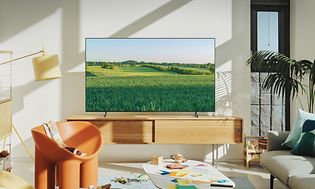Samsung-QLED TV olohuoneessa