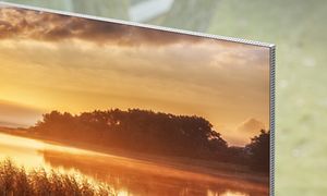 Samsung-QLED TV, jossa on vesistö auringonpaisteessa