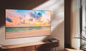 Samsung-QLED TV, jossa ranta ja auringonlasku