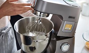 Kenwood Chef XL Patissier -yleiskone integroidulla valolla