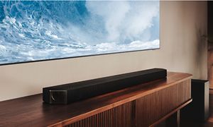 Samsung - Musta soundbar television alapuolella