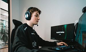 Fortnite-pelaaja Nyhrox pelaa tietokoneella