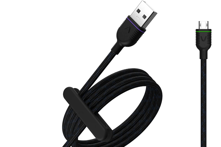Lisätarvikkeet - USB C -kaapelit - USB C -kaapeli valkoisella taustalla