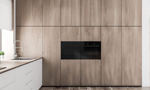 MDA-Oven-Kaksi intergroitua uunia puukeittiössä