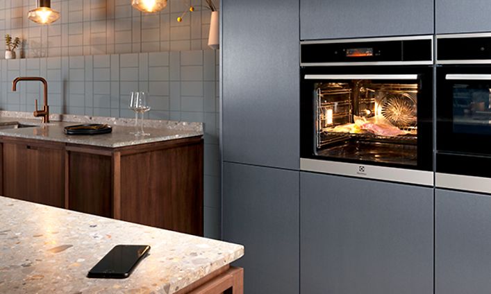 Uunit - Electroluxin kalusteuuni integroituna moderniin keittiöön