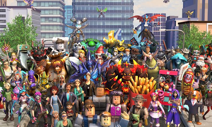 Kuvakaappaus Roblox-pelistä, jossa joukko erilaisia pelihahmoja kävelee joukossa kaupungin kadulla