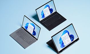 Kolme Windows 11 -kannettavaa